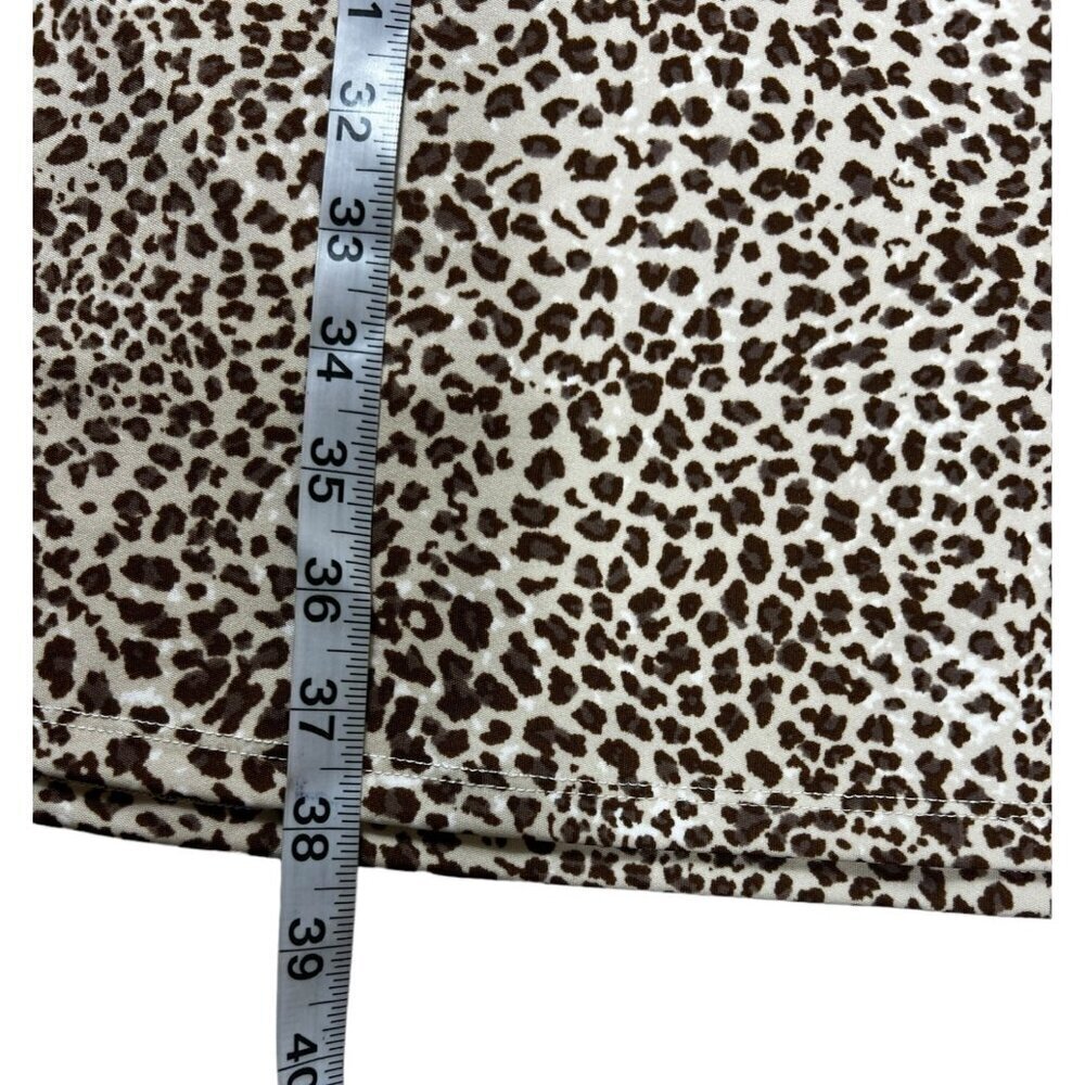 LulaRoe Women's Short Animal Print w/ Pockets - Picture 5 of 7